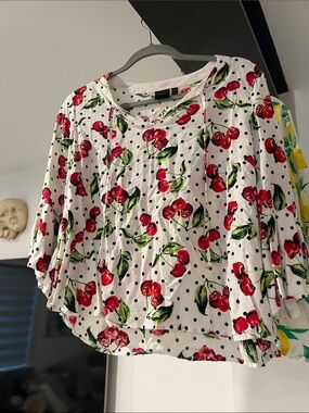 Beautiful Rafaela size small top
